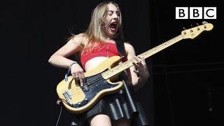 Haim performs Fleetwood Mac's "Oh Well" live at T in the Park - BBC