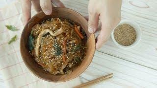 [korean food] stir fried glass noodles with pork and vegetables, japchae, 잡채