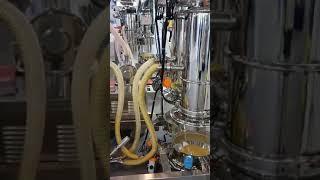 Vacuum conveyor for powder products