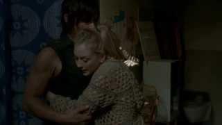 The Walking Dead 4x01: Daryl and Beth hug Scene