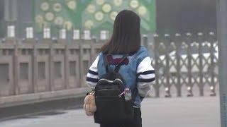 未免貼條女大學生撒嬌賣萌無所不用其極，交警鐵面如山引網友點贊