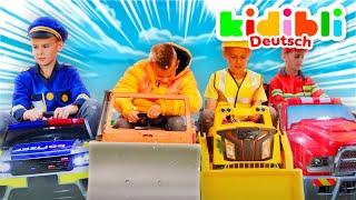 Die Kinder spielen mit Autos  Die Kinder tun so, als würden sie spielen!  Kidibli