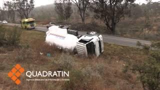 Vuelca pipa de gas en carretera a Mil Cumbres