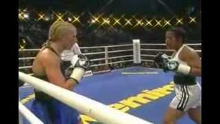 lady boxer Laila Ali.flv