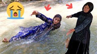 Venus drowns in the river: Trying to find Hojat