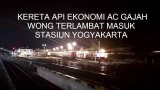 Kereta Api Ekonomi AC Gajah Wong Terlambat Masuk Stasiun Yogyakarta