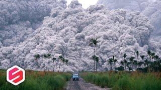 DETIK DETIK LETUSAN GUNUNG TERBESAR Yang Hancurkan Seluruh Desa.