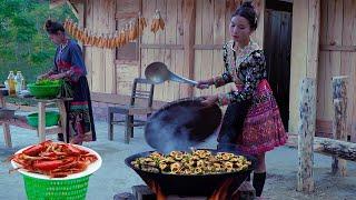 Hmong Girl's Process of Catching Stone Crabs and Stone Snails - Khang Thị Hoa