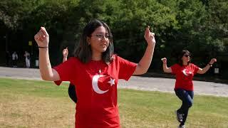 Yeditepe Üniversitesi Folklor Kulübü Atamıza Harmandalı Zeybeği Oynuyoruz