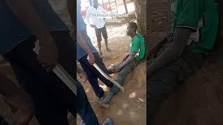 Youths Kula Kwa Jasho Lako (huyu mwizi kaponea kifo Cha risasi na kuchomwa ) Full Clip