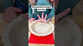 How to make perfect pie crust edges using your fingers #pie #baking #Thanksgiving #Christmas