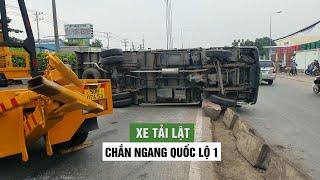 Xe tải lật chắn ngang quốc lộ 1, giao thông ùn ứ nghiêm trọng trong nhiều giờ