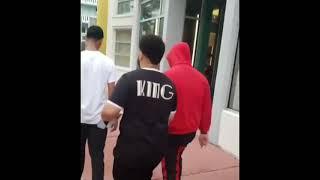 Fans  se encuentran a Anuel AA en las tiendas  muy relajado