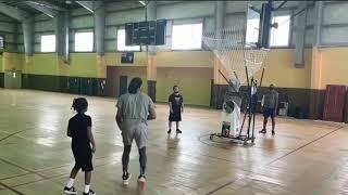 Derrick rose and his son spotted putting up shots at a Gym in Turks and Caicos islands ‼️