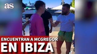 Se encuentran a MCGREGOR en IBIZA, le ofrecen su camiseta y se llevan una VACILADA de época | AS