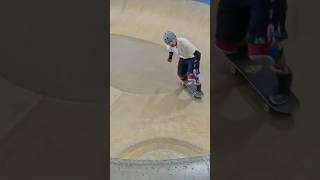 Pool Skating #skateboarding