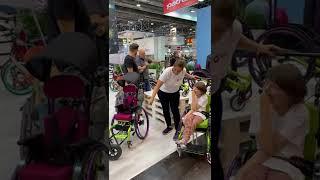 FiNiFuchs mit SORG auf der REHACARE 2022 - der Kinderrollstuhl Airon