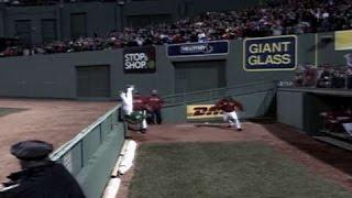 NYY@BOS: Crisp falls into the bullpen trying to rob home run