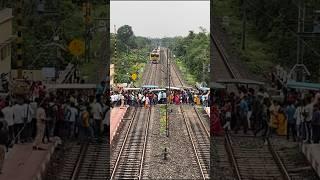 Busy railgate crossing #shorts