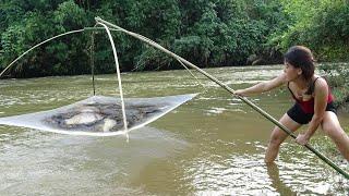 Fishing girl | Girl's fishing trip during flood season, caught a lot of fish - Survival fishing