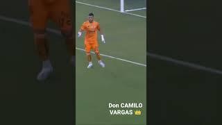 Don CAMILO VARGAS  ... Finta a Santi Jiménez en el Campeón de Campeones!