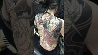 Hình xăm con công full lưng cho e gái #tattoo #tattoopeacook