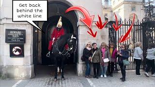 “ GET BACK BEHIND THE WHITE LINE" Kings Guard told Off Tourist At Horse Guard!