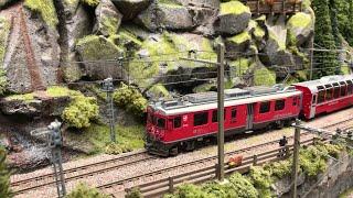 Schweizer Modelleisenbahn SBB CFF FFS: Eine BEMO Modellbahn Anlage mit RhB Krokodil