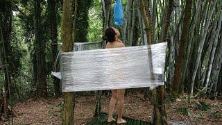 Survive in the bamboo forest - Build a relaxing bathtub and eat insects to survive - Ngân Daily life