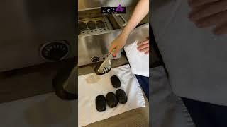 Massage dengan Hot Stone di Delta Spa yuk...