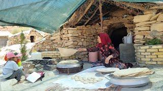 Nomadic bakery: the pure skill of the nomadic lady Zari in baking local bread