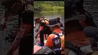 Basarnas dan team SAR and RESCUE, evakuasi korban tenggelam danau galian di Samarinda@sang fakir75