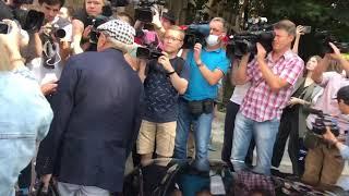 Простой московский адвокат Добровинский: "У меня тоже кое что есть".