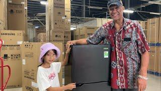 Ngoc Han makes cakes. Mr. Madrid gives a refrigerator. The joy of a poor girl.