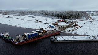 В Красноселькупе началась переброска техники для обустройства зимней дороги