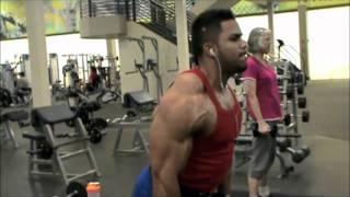 Jonathan Irizarry training shoulders