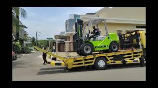 Unloading Zoomlion Forklift 5 Ton