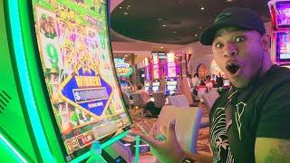 I Hit A Jackpot My 1st Time Gambling At Caesars Palace!!