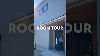 ROOM TOUR - 目を惹く玄関がおしゃれ！広々リビングの家 #shorts #ルームツアー #お家紹介