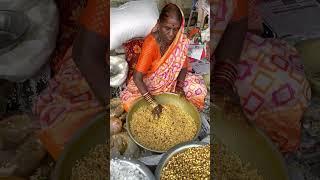 Hardworking aunty selling Kachha chiwda bhel | Indian street food