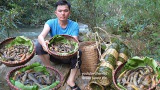 Weaving baskets to trap fish a lucky day. Robert | Green forest life