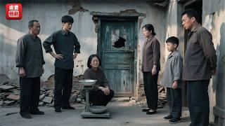 "Three brothers force mother to live in a barn! Fake illness exposed by uncle – satisfying ending!"