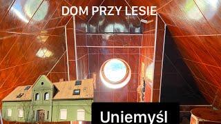 UNIEMYŚL - NISZCZEJĄCY DOM PRZY LESIE