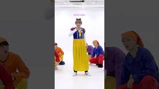 What happens When Taehyung Plays Snow White  Snow White Version V So Funny  #shorts #v #bts