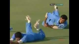 Mohammad Kaif CLASSIC Catch Vs Pakistan at Karachi 2004 - YouTube_2