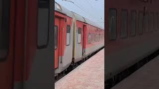 Howrah - New Delhi Duronto Express #shorts #durontoexpress #indianrailways #train