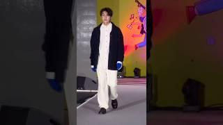 K-model HyungHo walks on runway in Korea global festa#gincon #AnHyungHo