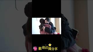 杨幂 这个眼神笑鼠我，“姐姐，你抱我，你老公不会生气吧～   #星聞八爪娛