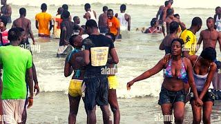 See How Ghanaians Enjoy Weekends At The Takoradi-Ghana Beach - ( Incredible)