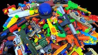Много игрушечных пистолетов. Игрушечное оружие в 3 ящике. Видео с выставки Детский 2019